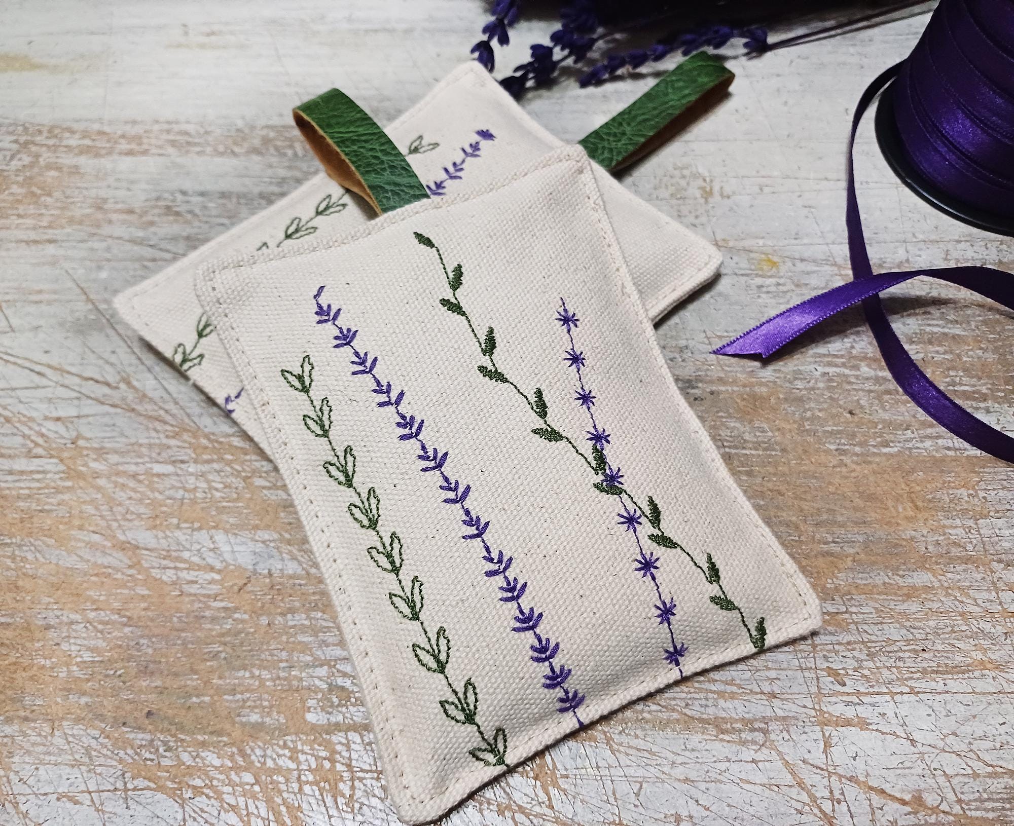 刺繍入りラベンダーサシェ：ピュアリネンのラベンダーバッグセット
