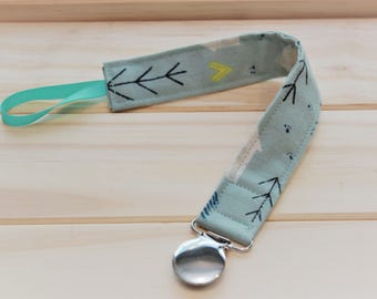 Posh Pacifier Clip: 1 clip in Blue Woodlands