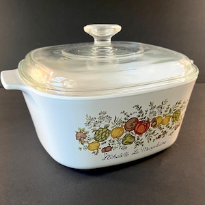 Corning Ware &quot;Spice of Life&quot; 3 Quart Casserole L&#39;Echolate La Marjolaine, Glass Lid, A-2-B, Excellent Condition, 1970s, Midcentury Retro