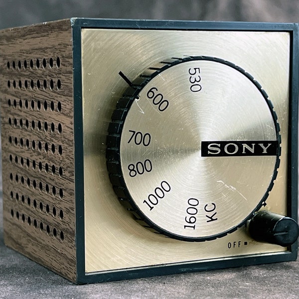 Working Vintage Sony Cube Radio, 6-Transistors, Model TR-1819, Circa 1968, Japan