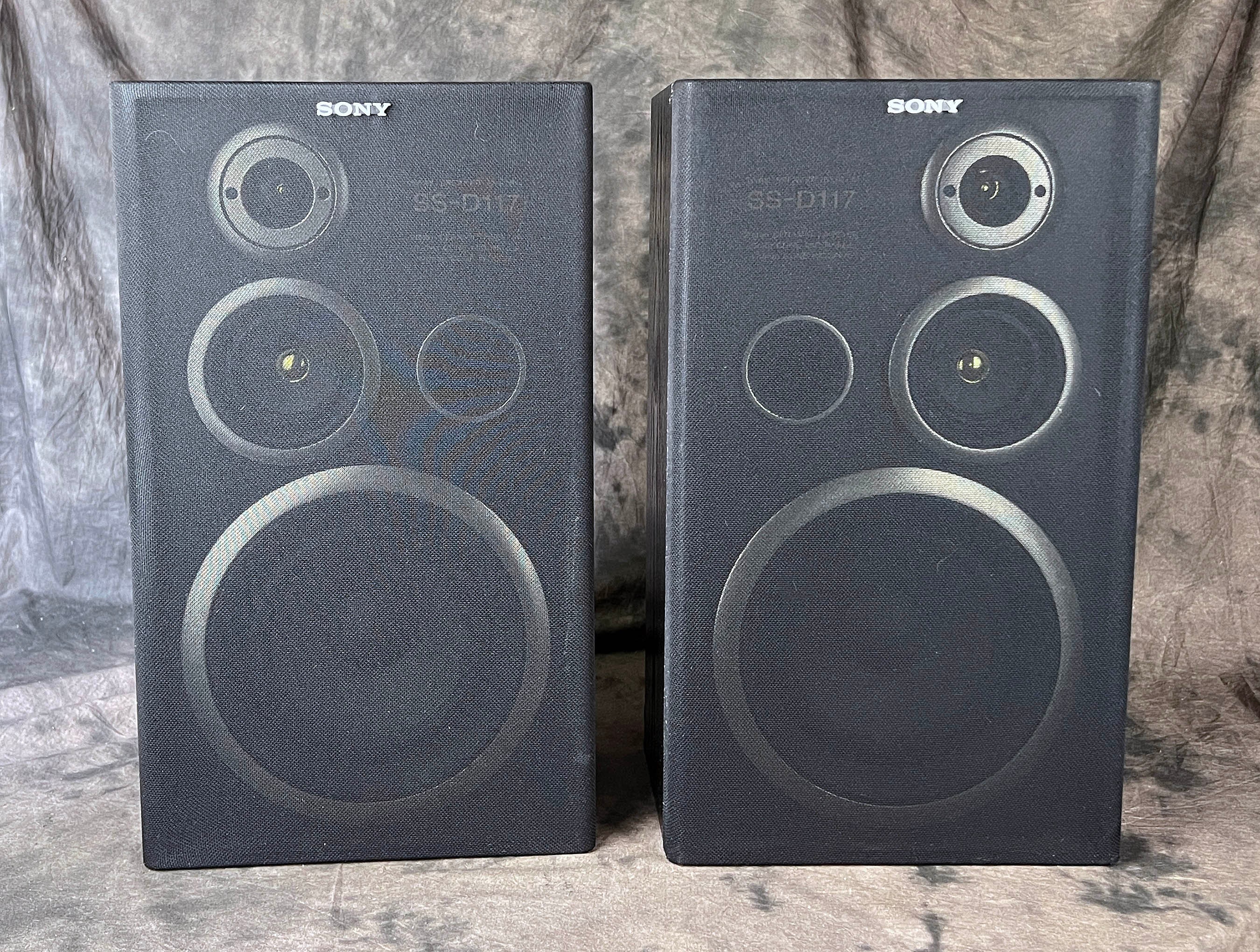 1990s Pair of Sony SS-D117 Floor/bookshelf Audio Stereo Wired