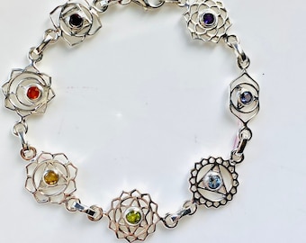 Pulseira de prata esterlina com pedras preciosas de chakra e quartzo lemuriano