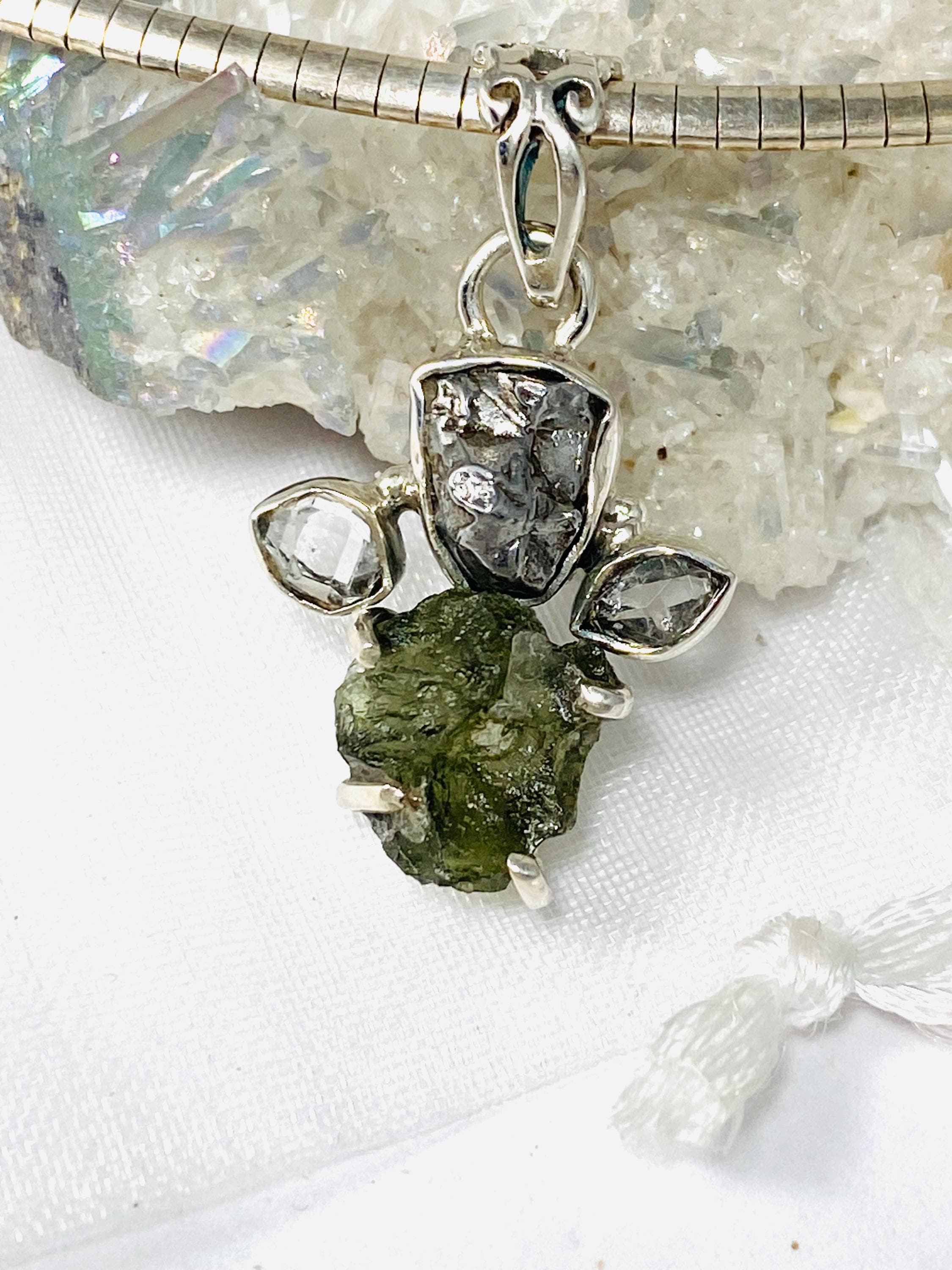 プチ＆パワフルなモルダバイト、隕石、ハーキマーダイヤモンドの