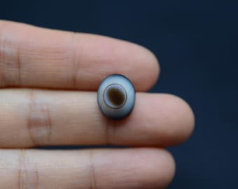 A Hand Carved Suleimani Natural Banded Agate  Cabochon - YXC-064