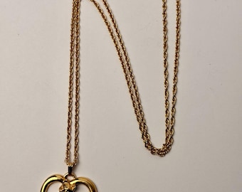 Collar vintage Avon con colgante de corazón de gato en tono dorado / Charm de gatito con diamantes de imitación / Regalo para amantes de los animales / Cadena de 33 cm