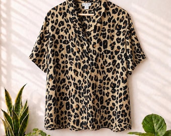 Blusa vintage de los años 90 con estampado de leopardo, 100% seda, manga corta, botones delanteros, talla grande.
