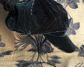 Cappello da strillone vintage in velluto • Prodotto negli Stati Uniti • Cappello in velluto verde smeraldo scuro intenso • Cappello stile berretto grunge/accademico anni '90 • Taglia unica