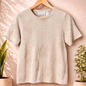 Vintage Alfred Dunner Floral Knit Top Beige Textured Short Sleeve Sweater Made in USA Women’s Small