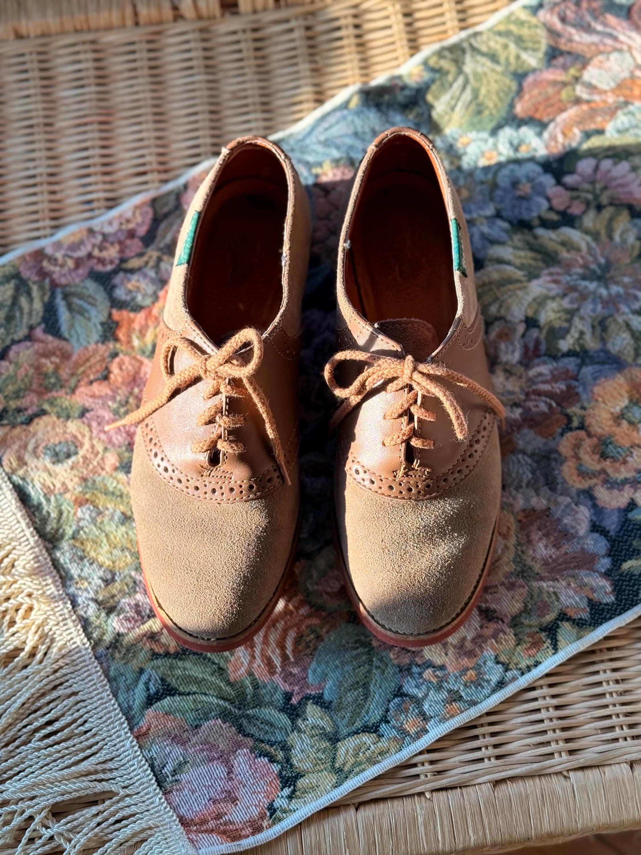 G H Bass & Co Saddle & Bucs Suede Oxford Men\'s Shoe Size 8.5 Tan Classic Preppy Vintage G.H. Bass “saddles & Bucks” Saddle Shoes | Tan Suede  main image 3