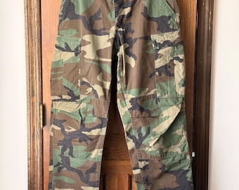 Vintage 1993 US Military Woodland Camouflage BDU Pants – Propper Combat Cargo Trousers Small Regular – 90s Army Surplus Utility Pants