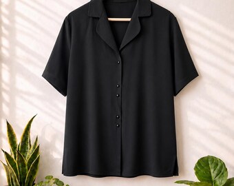 Blusa vintage de los años 90 con cuello bordado negro / Camisa de manga corta extragrande con botones / Top minimalista para la oficina / Talla grande