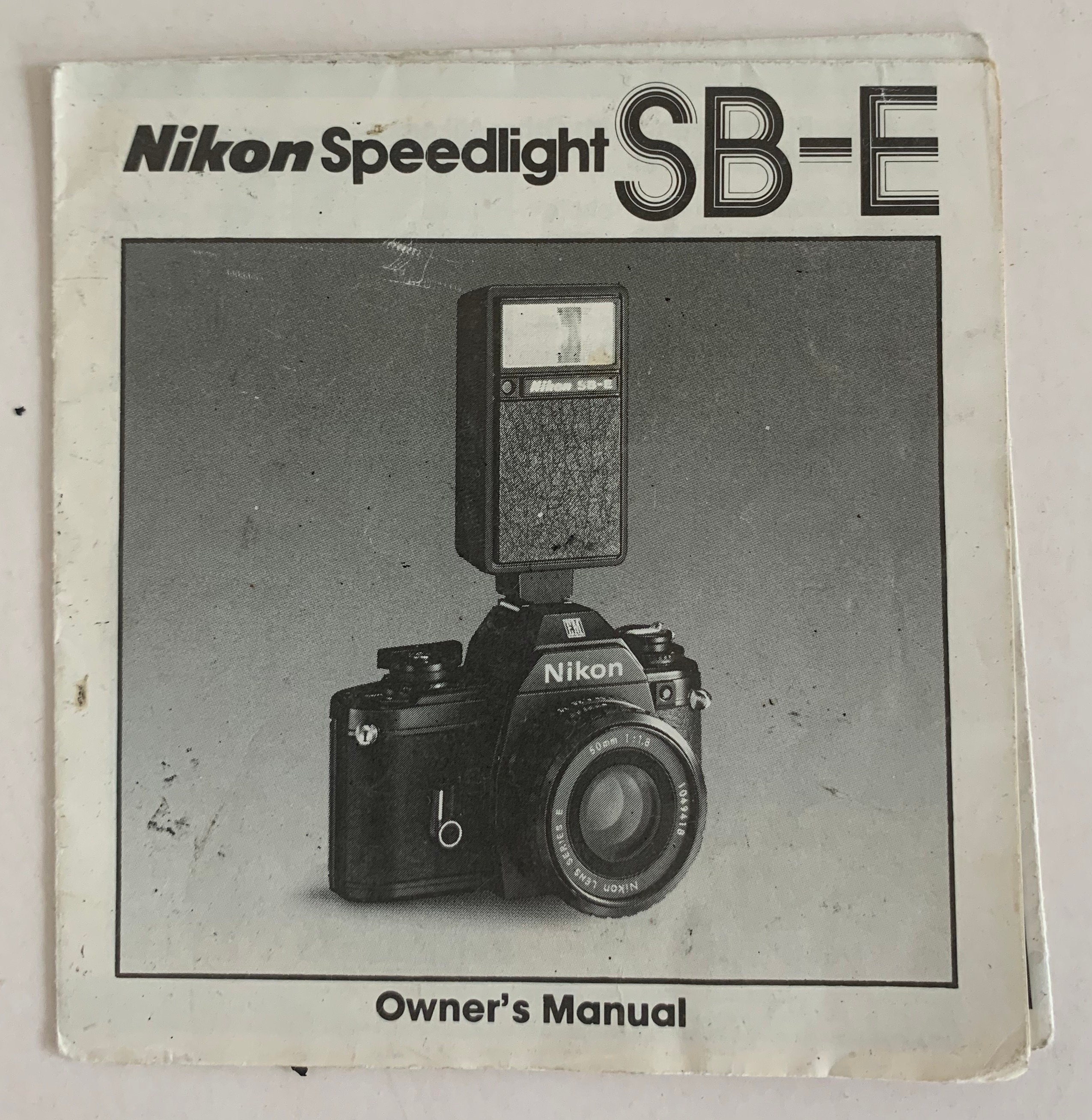 Nikon EM SB-Eスピードライト付き Nikon EM Film Camera + Series E Zoom 36-72mm F/3.5 Lens +