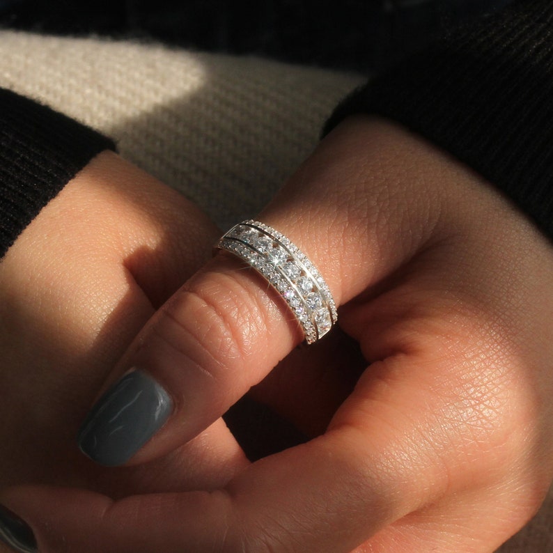 Women 925 Sterling Silver Ring, Moissante Stone Anniversary Ring 8mm, Diamond Simulant Engagement Ring, Silver Wedding Band for Women 14K WG - Moissanite