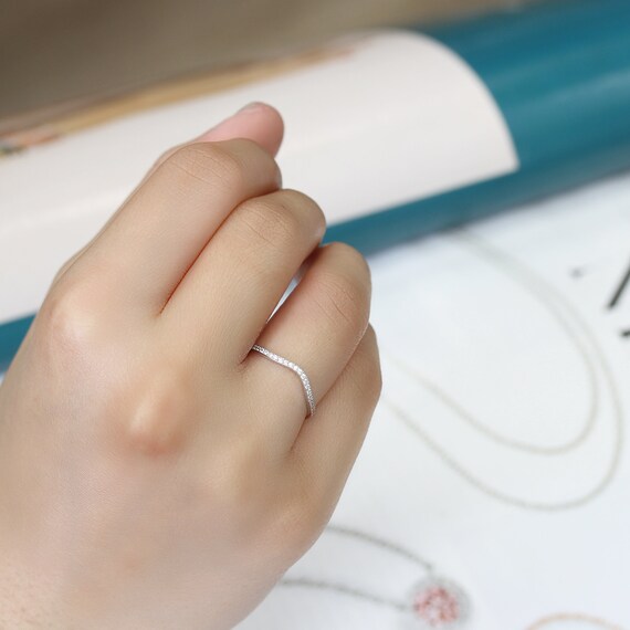 Women/'s Fine band 1.5mm 14K White Gold Round CZ Curved Tracer Wedding Ring