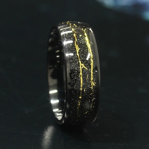 Männer Frauen Wolfram Ehering, 8 mm schwarzer Wolframring, gelber Imitation Meteorit Inlay Ring, personalisierte Ring