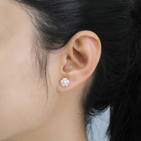 Mother of pearl 14k gold earrings deals