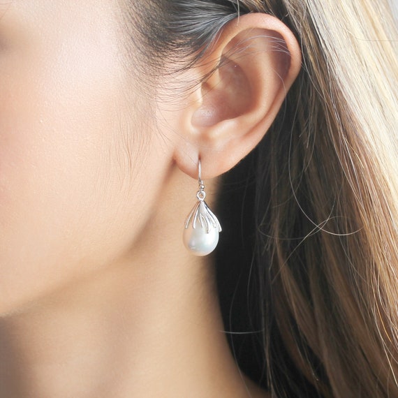 Sterling silver oval pearl earrings Sterling silver oval pearl earrings