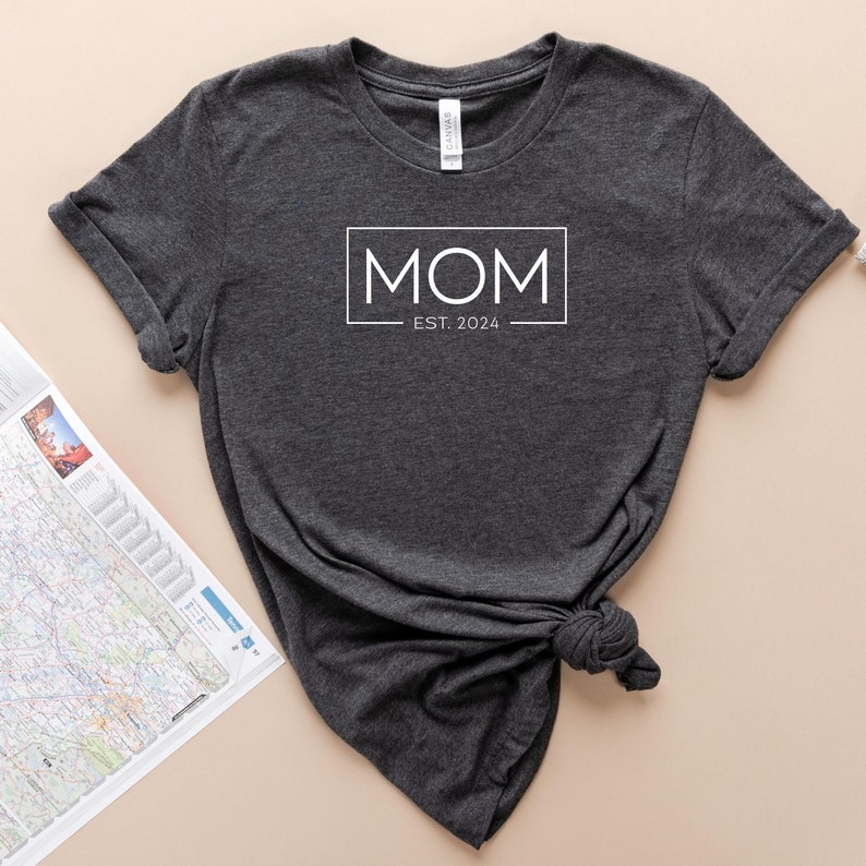 T-Shirt Mom est. 2024-personalizable year number Gift for all moms birthday Mother's Day Girlfriend Gift Idea Mommy Love image 9