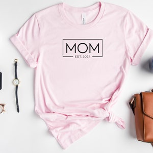 T-Shirt Mom est. 2024-personalizable year number Gift for all moms birthday Mother's Day Girlfriend Gift Idea Mommy Love image 5