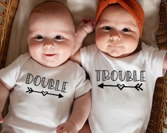 2x Babybody Baby Body Zwillinge | 1x Body double und 1x trouble Body | - Babygeschenk, Geburt,Baby Body Langarm oder Kurzarm