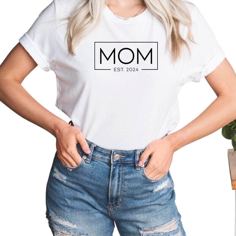 T-Shirt Mom est. 2024-personalizable year number Gift for all moms birthday Mother's Day Girlfriend Gift Idea Mommy Love image 2