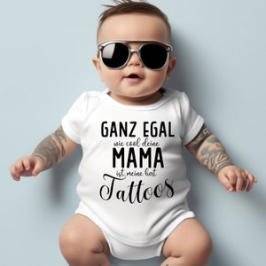 Babybody Tattoo Mama | Ganz egal wie cool deine Mama ist, meine hat Tattoos | Babygeschenk, Geburt,Baby Body Langarm oder Kurzarm