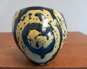 Vilma Luria Ungarn kleine Vase aus Keramik Studiokeramik