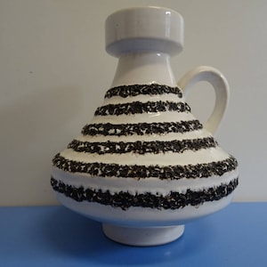 Ilkra 2024 ceramic vase  fat lava 60s 70s design modernist WGP black and white