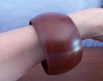 Fine vintage bangle mahogany or teak wooden bangle 70s shapely design modernist Designclassics24