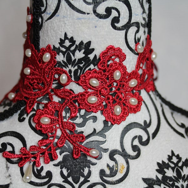 Collier ras de cou en dentelle avec perles en rouge, noir, blanc, bleu foncé ~Flower Romance III~