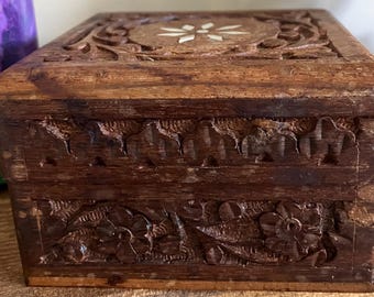 ヴィンテージの手彫り木製蓋付きボックス インド製 彫刻木製