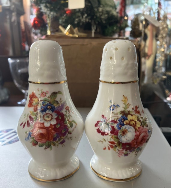 Hammersley Made in England Bone China Salt & Pepper Pots Hammersley Made in England Bone China Salt & Pepper Pots