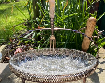 Fuente de servir dividida de cristal y plata chapada de estilo antiguo, reina Ana, Inglaterra.
