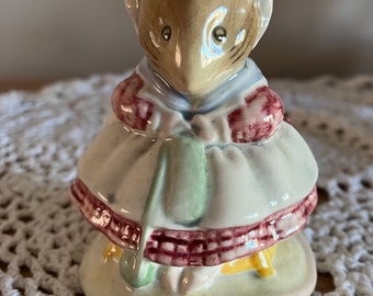 Royal Albert England Beatrix potter figure The Old woman who lived in a shoe knitting