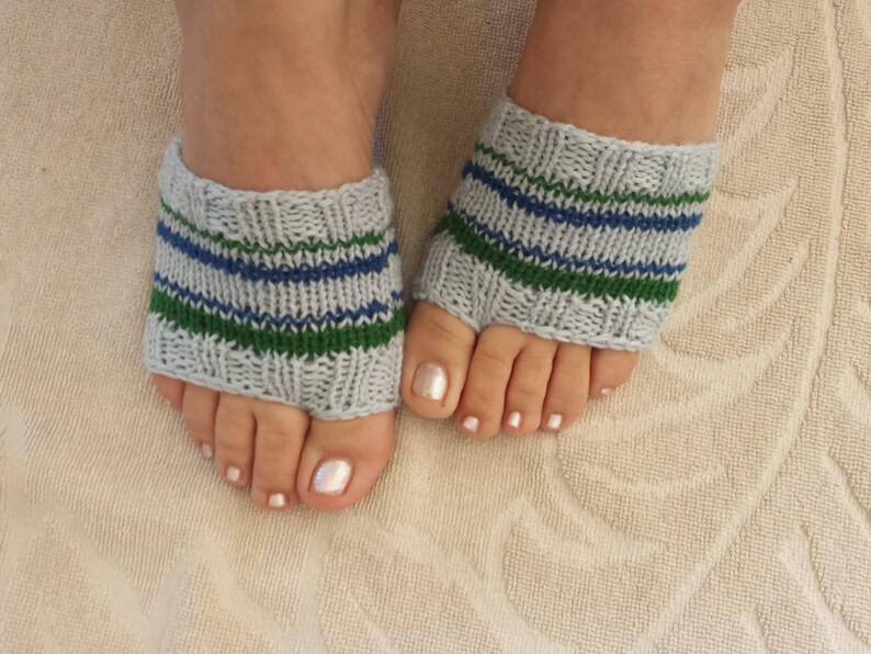 KNITTING PATTERN, Flip Flop Socks Pattern, Soft Feet Savers Pattern