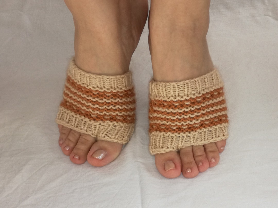 KNITTING PATTERN, Flip Flop Socks Pattern, Soft Feet Savers Pattern