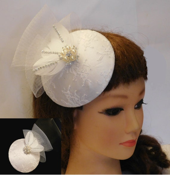 Vintage 1940s-50s Fascinator Veil Hat White, Ivory Lace Hat  display picture 1