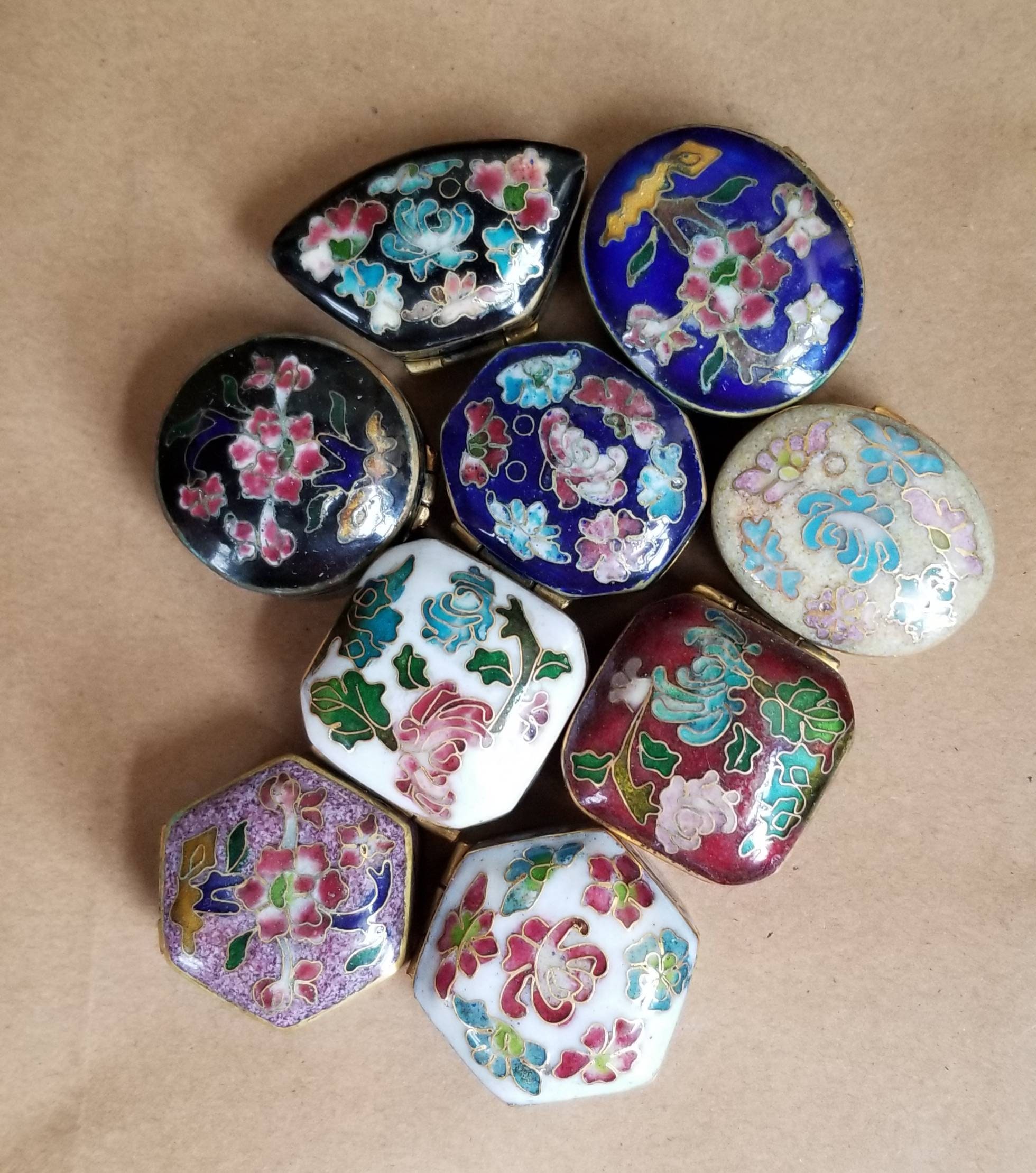 Vintage Miniature Chinese Cloisonné Hand Made Box with floral pattern…
