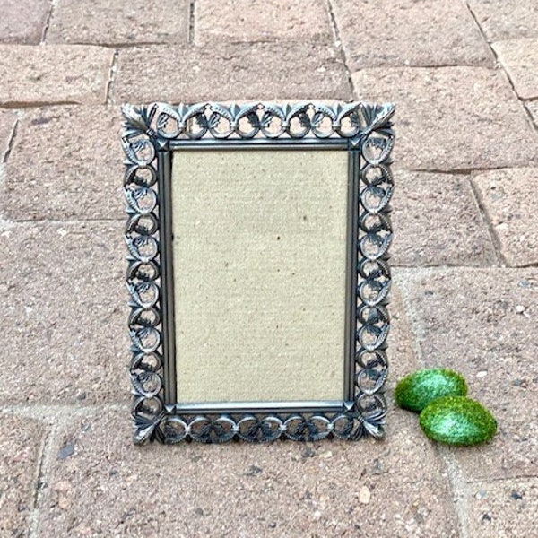 Pewter Thistle Design Picture Frame. Vintage. Holds 4x6" Photo. Muted Grey Metal. Classic, Scotland, Scottish. Pierced. Unique. Cool.