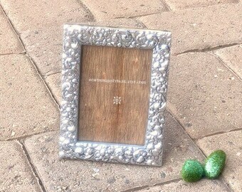 Polished Pewter Picture Frame. Vintage. Mexico. Holds 4x6" Photo. Raised Pattern. Shiny Silver Recycled Aluminum Alloy. Tabletop. Southwest.