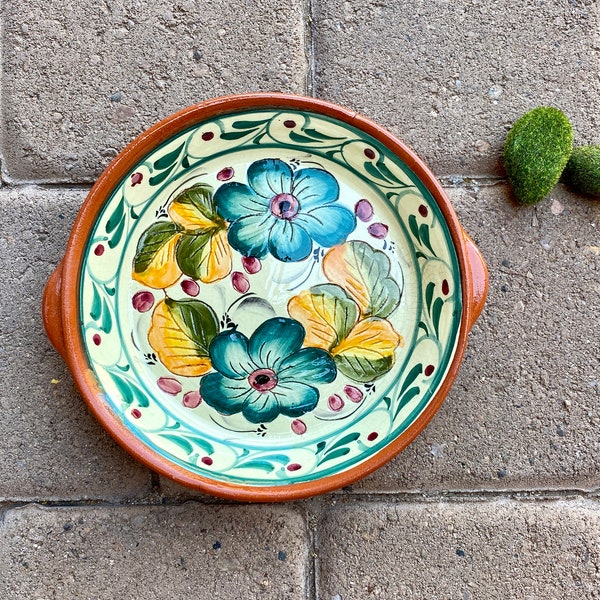 Mexican Pottery. Vintage. Floral Design. Colorful. Etched. Decorative Wall Hanging Plate. Home Decor. Serving. Blue, Yellow, White, Green.