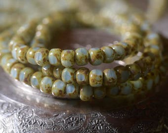 Bits blu pallido: 4mm perle di vetro Ceca Tri-taglio, 50 Ceca vetro Rocailles di Picasso, 6/0 Rocailles