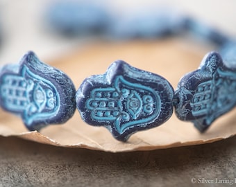MIDNIGHT BLUE HAMSA 6 perline di vetro ceco Hamsa Hand - 15 mm - Blu scuro con lavaggio azzurro chiaro