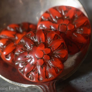 Candy Apple Dahlia (6) - Czech Glass Bead - 14mm - Dahlia Flower