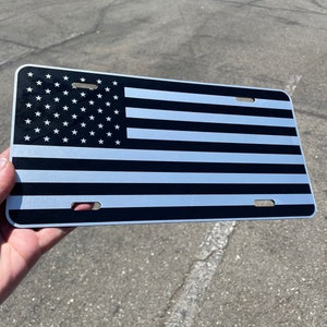 1/8 &quot;gebürstetes Aluminium-Verbundstoff-HD-Nummernschild mit amerikanischer Flagge mattschwarz