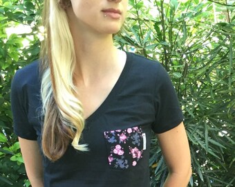 T-shirt à fleurs dissimulées avec poche Mickey Mouse