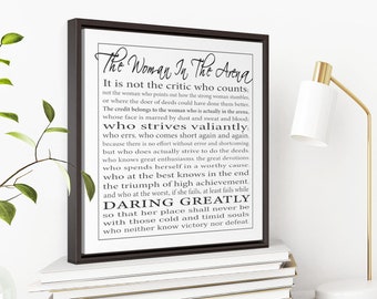 Impresión en lienzo con cita "Daring Greatly": Discurso de Theodore Roosevelt, Mujer en la arena