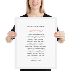 Puede incluir: Una impresi&oacute;n enmarcada blanca con un dise&ntilde;o floral rosa y el texto "THIS IS MY WISH FOR YOU:" seguido de un poema sobre el consuelo, la belleza, la fe, el coraje, la paciencia y el amor. El poema se atribuye a Ralph Waldo Emerson.