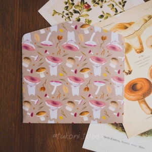 Sobre con Champiñón Russula, Snail Mail, Papelería Champiñón, Tukoni