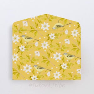 Sobre de invitación con pájaro, sobres de invitación de boda, papelería bonita, flor de anémona, botánica, Tukoni